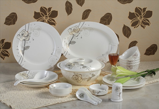 Farveglaseret avanceret bone china-dragt PC0081